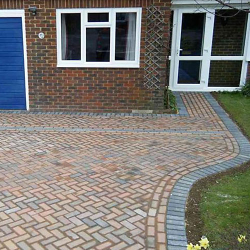 photo of block paved driveway in herring bone & charcoal edging